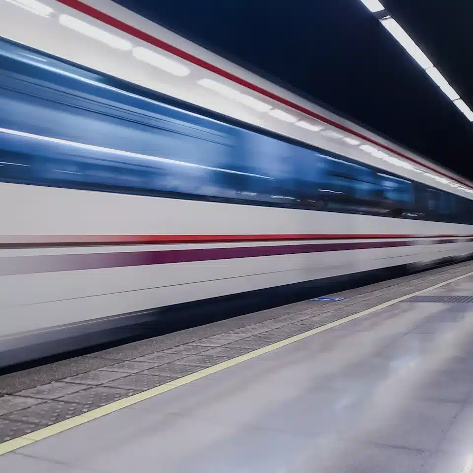 Escapadas rápidas en tren desde Barcelona: destinos para huir de la rutina