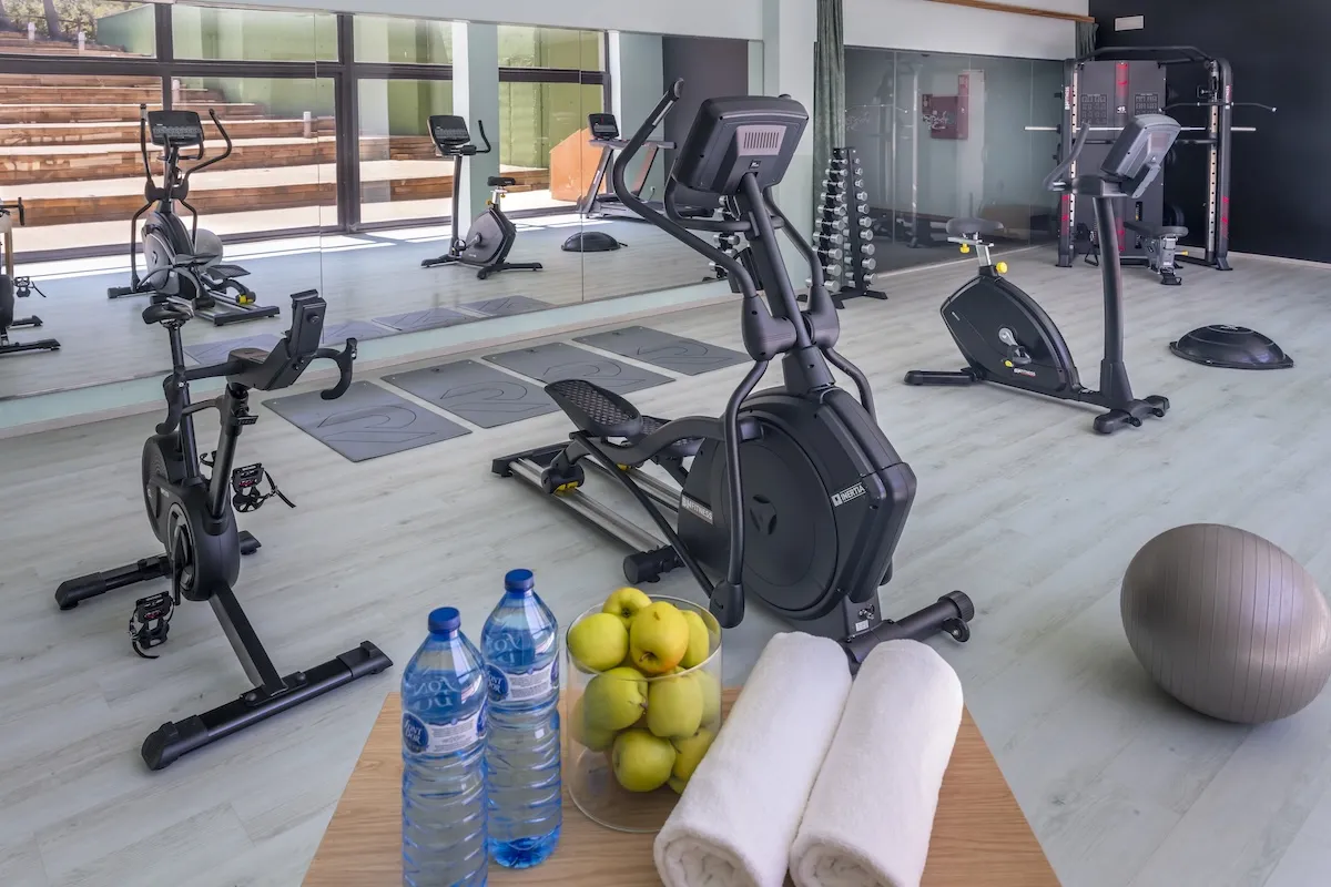 Hotel esportiu amb gimnàs per a equips