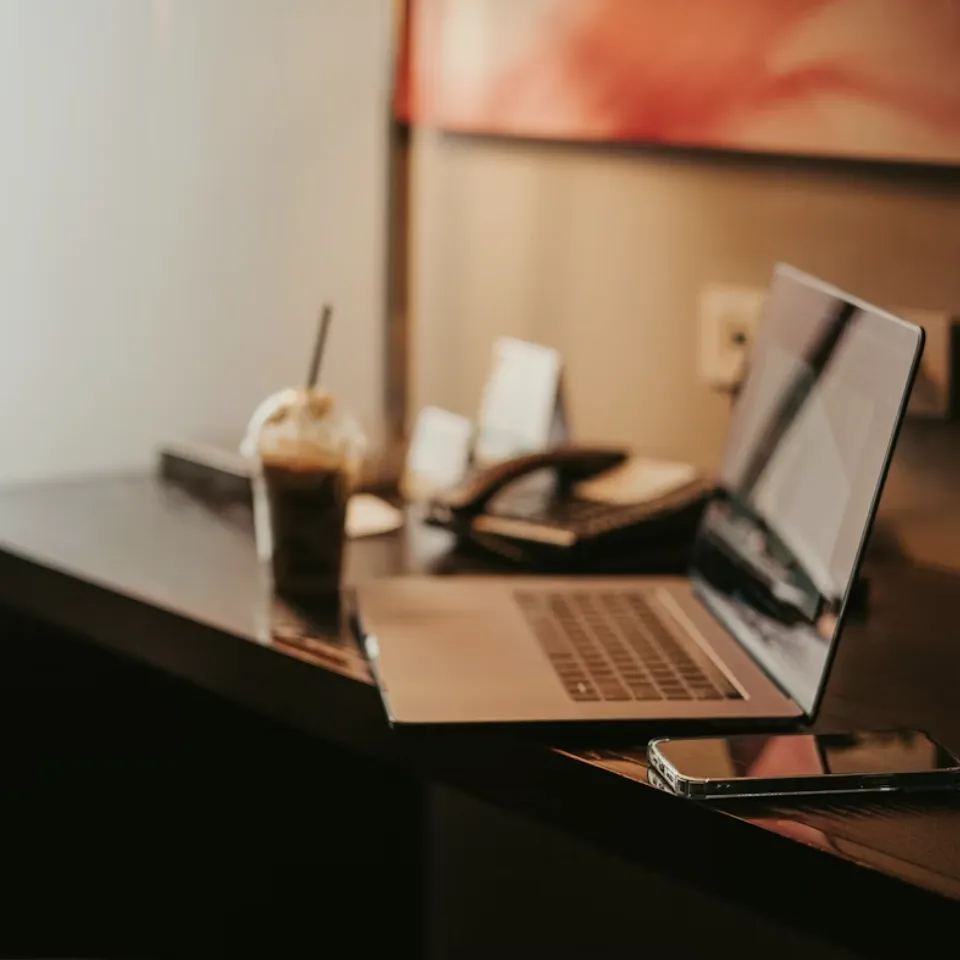 El que ha de tenir un allotjament per a empreses